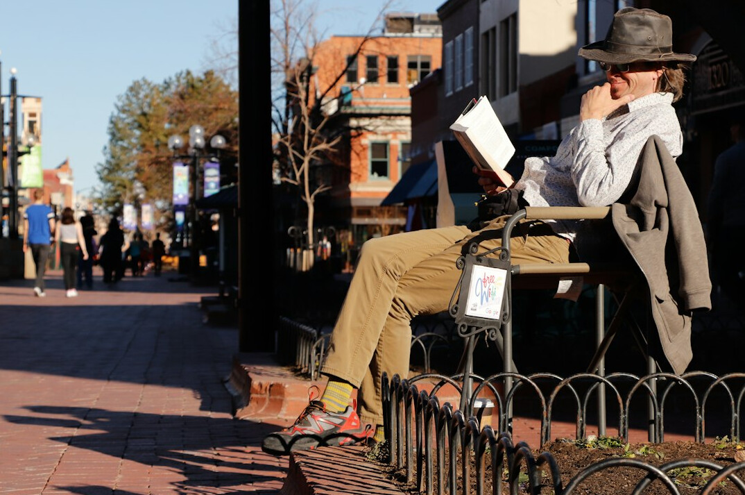 detective reading book